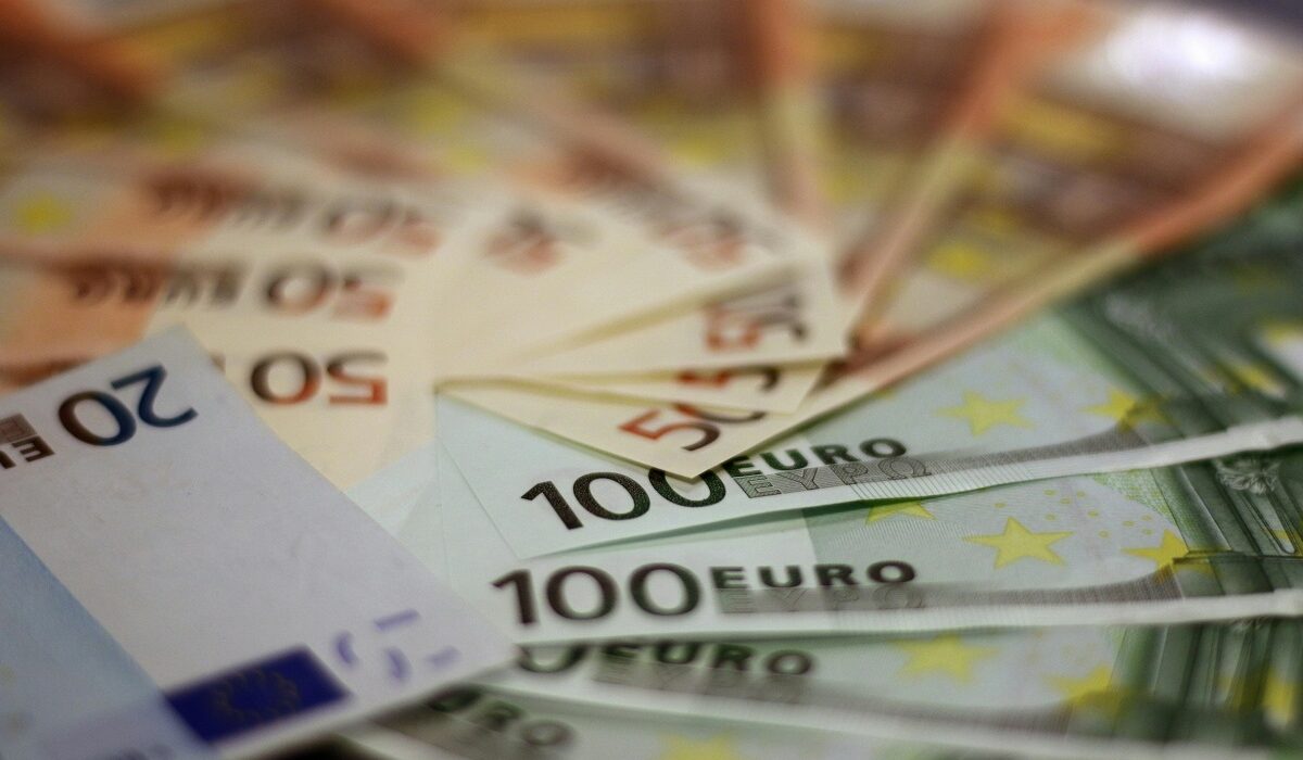 Ξεxάστε ό,τι ειπώθηκε για τον νέο βασικό μισθό – Δεν θα είναι 880 ευρώ – Τόσα θα παίρνουν καθαρά από 1η Απριλίου οι Έλληνες