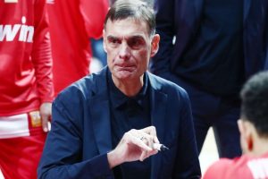 Βρέθηκε ο οπαδός που έβpισε τον Μπαρτζώκα – Οι επόμενες ενέργειες από ΔΕΑΒ