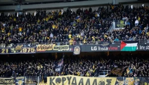 Λαϊκά δικαστήρια στη Νέα Φιλαδέλφεια – Χαμός έξω από τα επίσημα της ΑΕΚ