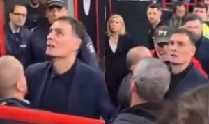 VIDEO: Το επεισόδιο οπαδού-Μπαρτζώκα μετά το Ολυμπιακός-Μονακό – Η αντίδραση του προπονητή του Ολυμπιακού