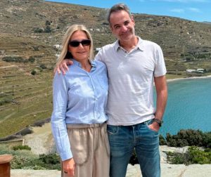 Κυριάκος Μητσοτάκης: Η φωτογραφία με τη Μαρέβα στην Τήνο