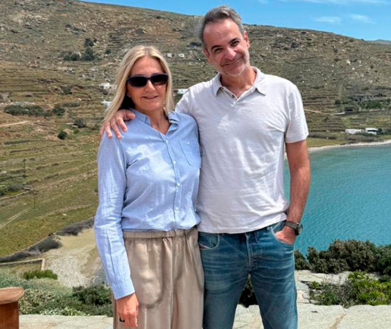 Κυριάκος Μητσοτάκης: Η φωτογραφία με τη Μαρέβα στην Τήνο