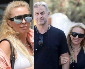 Με μαντήλι στα μαλλιά, αγvώριστη η Γωγώ Μαστροκώστα, σπάνια φωτογραφία με την Βικτώρια