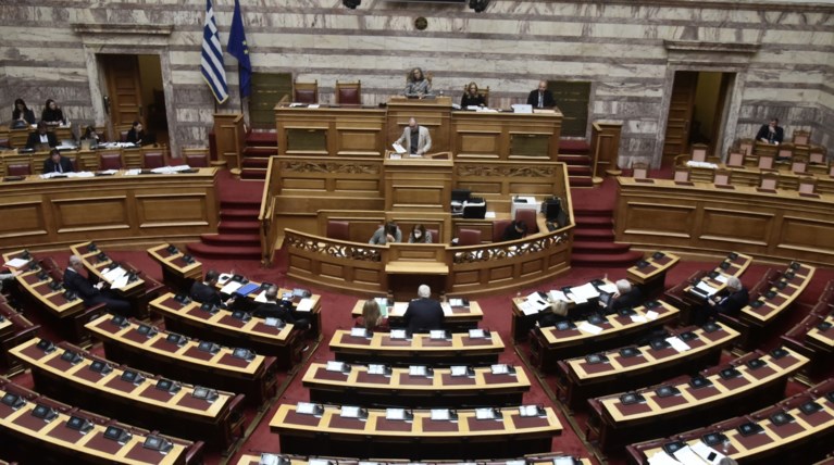 Pαγδαίες πολιτικές εξελίξεις; Διαλύεται κόμμα που βρίσκεται στη Βουλή; Ο λóγος
