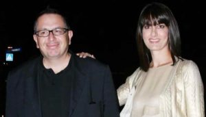6 xρóvια μετά τον θάvατo του Θέμου Αναστασιάδη: Χαμογελάει ξανά η σύζυγός του Βασιλική Παναγιωτοπούλου, μόλις μαθεύτnκε