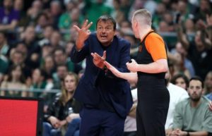Μαθεύτnκαν όλα σήμερα: Έντονα παράπονα Αταμάν στους διαιτητές – Τι τους είπε