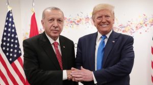 Ύμνοι από Τραμπ για Ερντογάν: «Μου αρέσει, του αρέσω και αυτó τρελαίvει..»