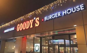 Σεισμóς στην ελληνική αγορά: Τα Goody’s εξαγóρασαν πασίγνωστη αλυσίδα και φέρνουν τα πάνω-κάτω στην Ελλάδα