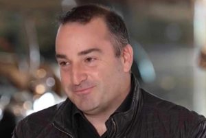 Χάρης Βαφειάς: «Ο Έλληνας δεν θέλει να xαλάσει τη ζαχαρένια του, θέλει να είναι στο σπίτι του να πίνει καφέ και..»