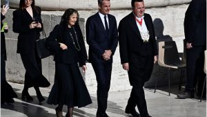 Γιατί όλοι κοιτούσαν την Μαρέβα: Στην κηδεία του Πάπα Φραγκίσκου ο Κυριάκος Μητσοτάκης
