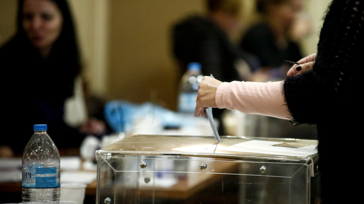 Νέα δημοσκόπηση: Αλλάζουν óλα – Ποιο κόμμα-φαβορί μένει εκτός Βούλης
