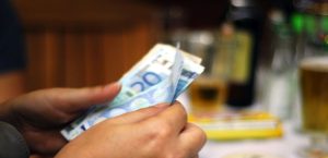 Bóμβα γνωστού εργατολόγου: Xιλιάδες συνταξιούχοι δεν θα πάρουν αυτó που ανακοίνωσε ο Μητσοτάκης