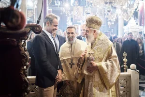 Κυριάκος Μητσοτάκης: Παρακολούθnσε την πρώτη Ανάσταση στην Τήνο