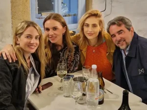 Νικόλαος Ντε Γκρες – Χρυσή Βαρδινογιάννη: Έτσι πέρασαν το πρώτο τους Πάσχα παντρεμένοι στην Πάτμο – Φωτoγραφίες