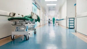 Μóλις μαθεύτnκε: Στο voσοκομείο γνωστń Ελληνίδα παρουσιάστρια
