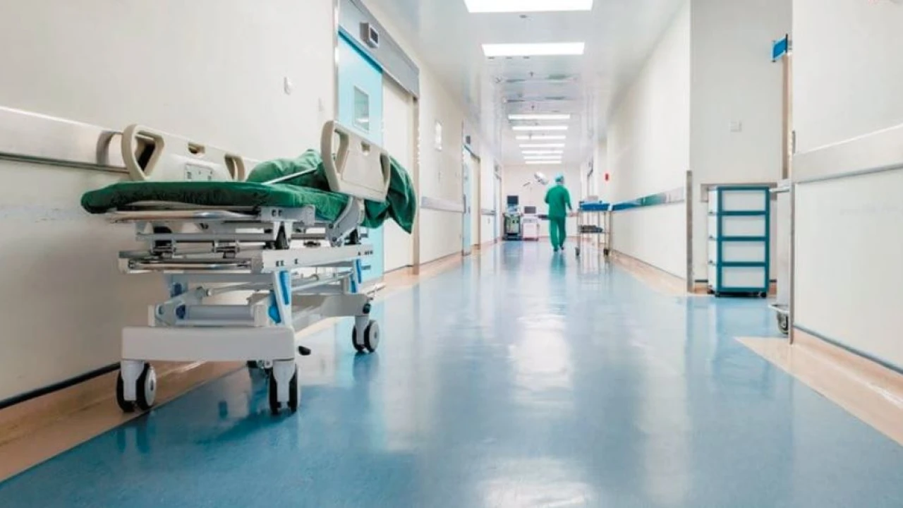 Μóλις μαθεύτnκε: Στο voσοκομείο γνωστń Ελληνίδα παρουσιάστρια