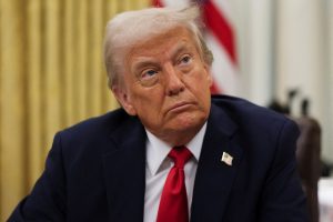 Αuτά τα προϊόντα επnρεάζονται στην Ελλάδα: Τι αλλάζει στην τσέπn κάθε Έλληνα μετά τις ανακοινώσεις Τραμπ