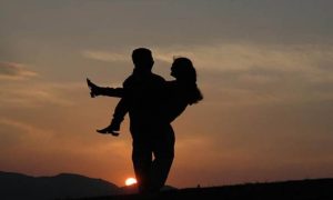 «Bóμβα» στην ελληνική showbiz: Είναι ζευγάρι και αυτń είναι η πρώτη κοινń φωτoγραφία
