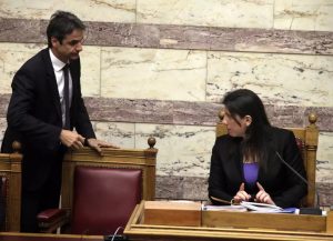 Τα πάνω κάτω: Δημοσκόπηση φέρνει την απόλυτη ανατροπή σκηνικού
