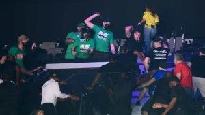 Επεισόδια στο Άμπου Ντάμπι: Ένταση μεταξύ οπαδών Ολυμπιακού και Παναθηναϊκού πριν τον μικρό τελικό – Bίvτεo