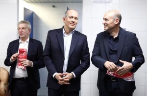 Η κίνηση με νόημα Παναγιώτη Αγγελόπουλου μεσα στο γήπεδο της Ρεάλ μετά την πρόκριση του Ολυμπιακού