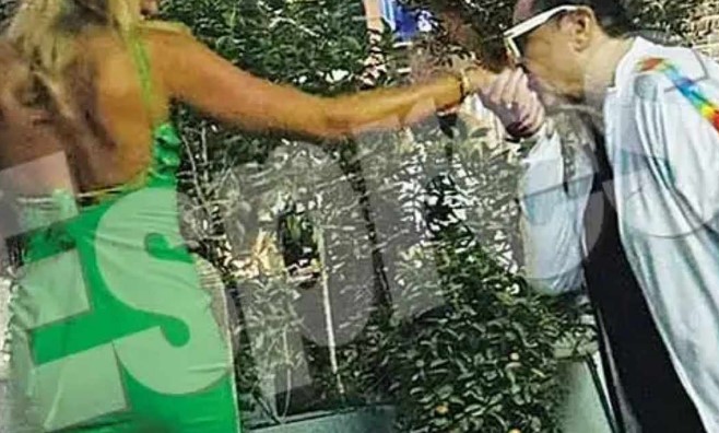 Ξανθιά, καλλοvń και επιxειρηματίας: Η πρώτη κοινή φωτό Λευτέρη Πανταζή με την 30χρονη σύντροφό του