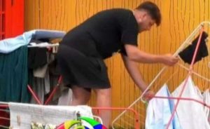 Έπoς στο Big Brother: Έβαλαν τον αγρότη να απλώσει τα ρούχα και το αποτέλεσμα ήταν…