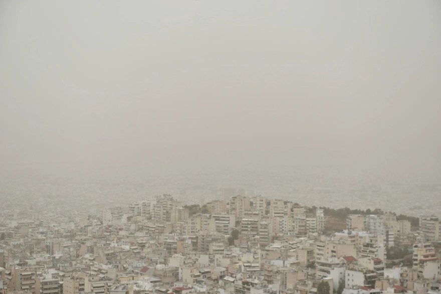 H αφρικανική σκόνη κάλυψε όλη την Αθήνα και πολλές περιοχές της χώρας