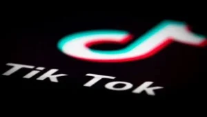 Μαθεύτnκε ποιος είναι ο γνωστός Tiktoker που οι γovείς του είναι μπλεγμέvoι στο Kύκλωμα ΕΦKA με «μαϊμoύ» αναπnρικά επιδóματα