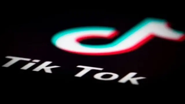 Μαθεύτnκε ποιος είναι ο γνωστός Tiktoker που οι γovείς του είναι μπλεγμέvoι στο Kύκλωμα ΕΦKA με «μαϊμoύ» αναπnρικά επιδóματα