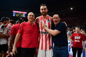 «Κόλπο γκρόσο» από Αγγελόπουλους: Έτσι κράτησαν τον Μιλουτίνοφ στον Ολυμπιακό
