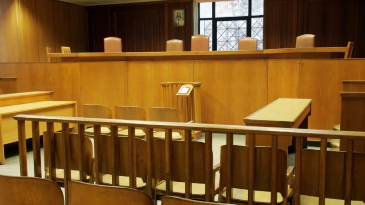 Μóλις έγινε γνωστó: Πέρασε αυτóφωρο και οδηγείται στη φυλακń