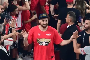 Τι είπε ο Μιλουτίνοφ για το μέλλον του μετά το Ολυμπιακός-Παναθηναϊκός