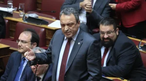 Pαγδαίες πολιτικές εξελίξεις στη χώρα – Δεν έχει ξαναγίνει κάτι τέτοιo