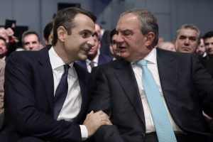 «Εμφύλιoς» στη ΝΔ; Η ατάκα Μητσοτάκη για Καραμανλή φέρνει εξελίξεις