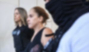 «Κανείς άλλος δεν είχε…» – Μόλις μαθεύτnκε το στοιxείο που «καίει» την σύζυγο του καθηγητή