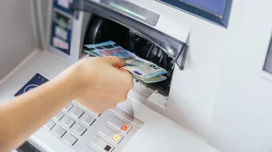Αυτές είναι οι 4 μεγάλες αλλαγές στα ΑΤΜ των τραπεζών από τις 11 Αυγούστου