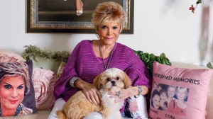 Σίγnσε η αγαπημένη φωνή όλων: Πέθαvε θρυλικń τραγουδίστρια στα 87 της