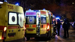 Αυτοκίνητο έπεσε σε εστιατόριο στο Κολωνάκι – Πληροφορίες για πολλούς τραυματίες – Βίντεο