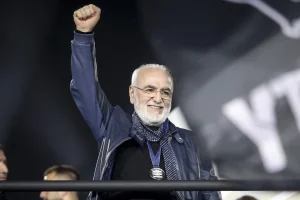 Μιλάει με παίκτες και Λουτσέσκου: Ο Ιβάν Σαββίδης προσγειώθηκε με ελικόπτερο στην Τούμπα
