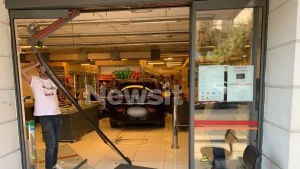Νίκαια: «Αντί να ανάψω το air-condition, πάτησα λάθος μοχλό», λέει η οδηγός που «εισέβαλε» σε σούπερ μάρκετ