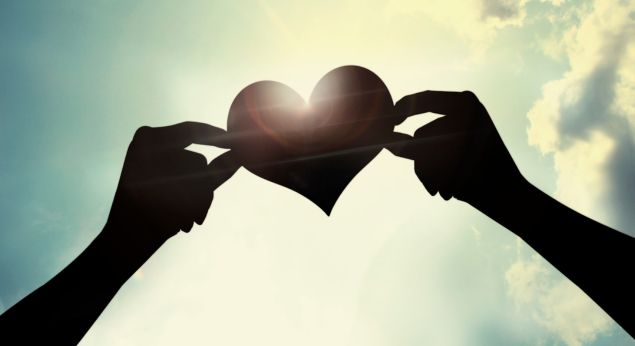 Ζώδια σήμερα (16/8): Ανακάλυψε τα σημάδια που οδηγούν στο σωστό μονοπάτι της καρδιάς