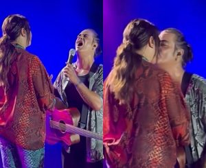 Διονύσης Σχοινάς-Καίτη Γαρμπή: Το τρυφερό φιλί στη σκηνή και η αφιέρωση