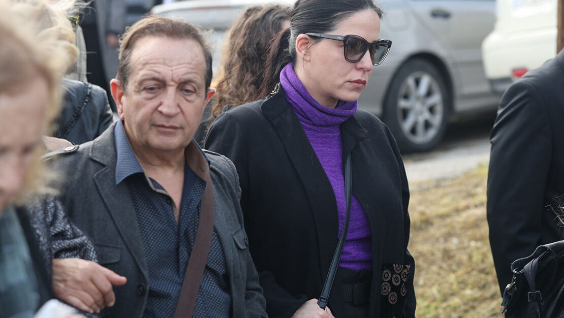 Πένθος στη ελληνική showbiz - Μόλις το ανακοίνωσε ο Σπύρος Μπιμπίλας