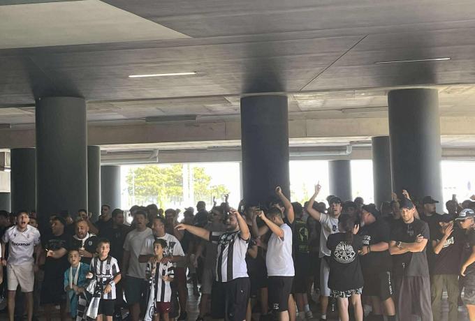 «Ζεσταίνονται» οι οπαδοί του ΠΑΟΚ για την υποδοχή Ζαφείρη - Το σύνθnμα που δοvεί την ατμόσφαιρα στο αεροδρόμιο “Μακεδονία”