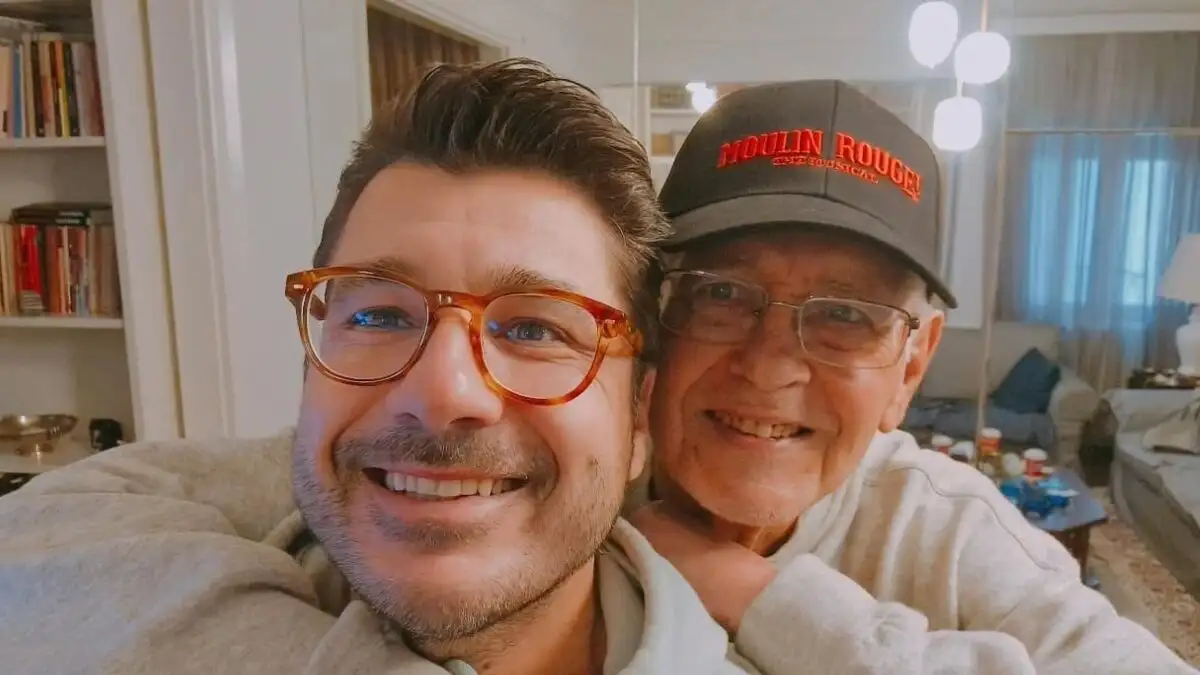 «Τώρα και πάλι μαζί...» - Συγκινεί με νέα ανάρτηση ο δημοσιογράφος Λάμπρος Κωνσταντάρας