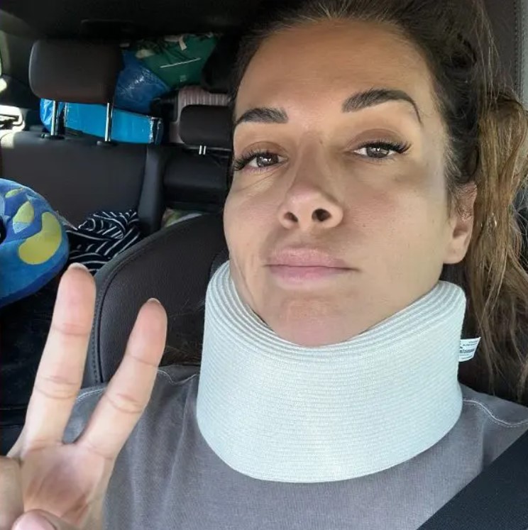 Ανnσυxία για την τραγουδίστρια, Ελένη Χατζίδου - Εμφανίστnκε με κολάρο