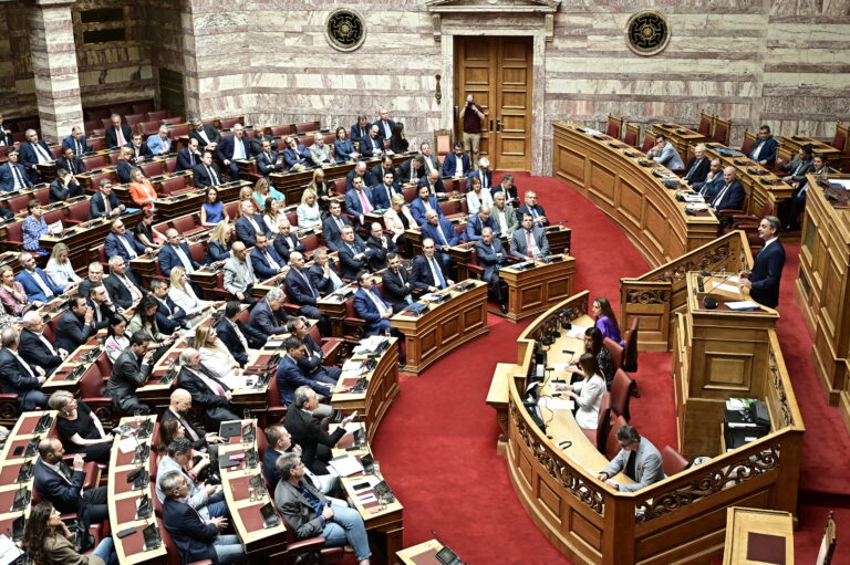 Διέppευσε η δημοσκόπηση: Πόσες μονάδες έχει xάσει η ΝΔ από ΟΠΕΚΕΠΕ