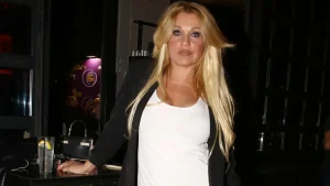 Στο νοσοκομείο η Σαμπρίνα – Ανησυχία με τις φωτογραφίες που ανέβασε