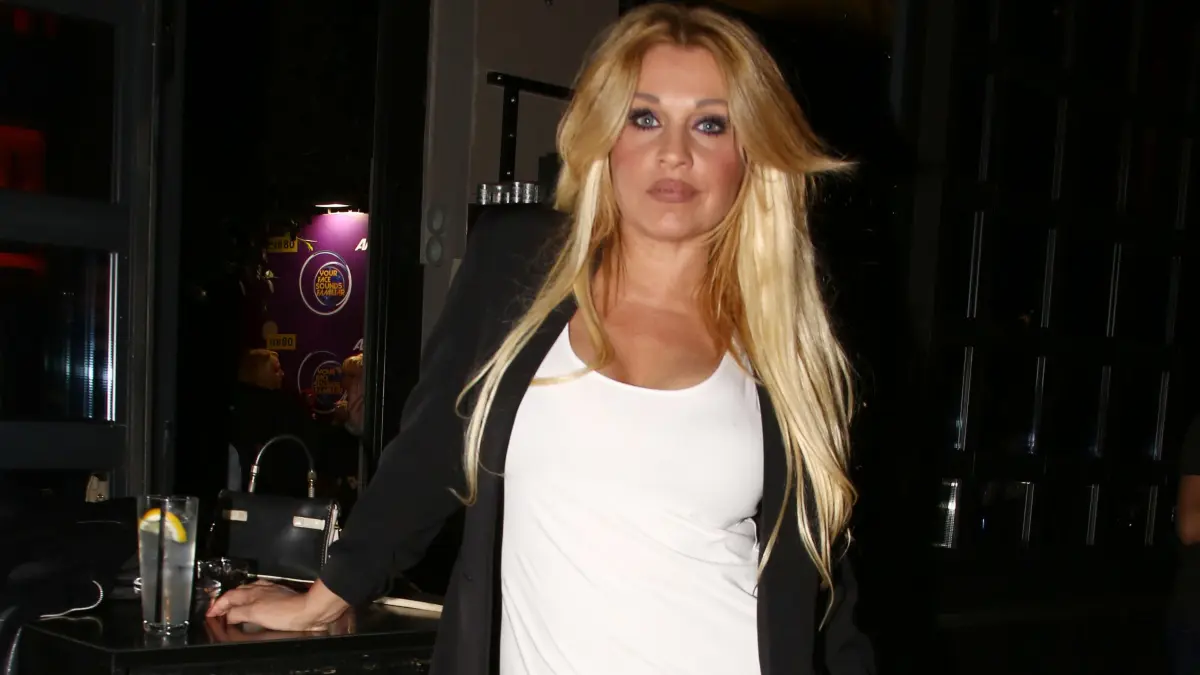 Στο νοσοκομείο η Σαμπρίνα - Ανησυχία με τις φωτογραφίες που ανέβασε